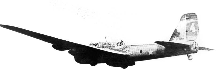 Пе-8 4АМ-35А № 42107 бортовой номер красная «4» (выпуска 1942 года)